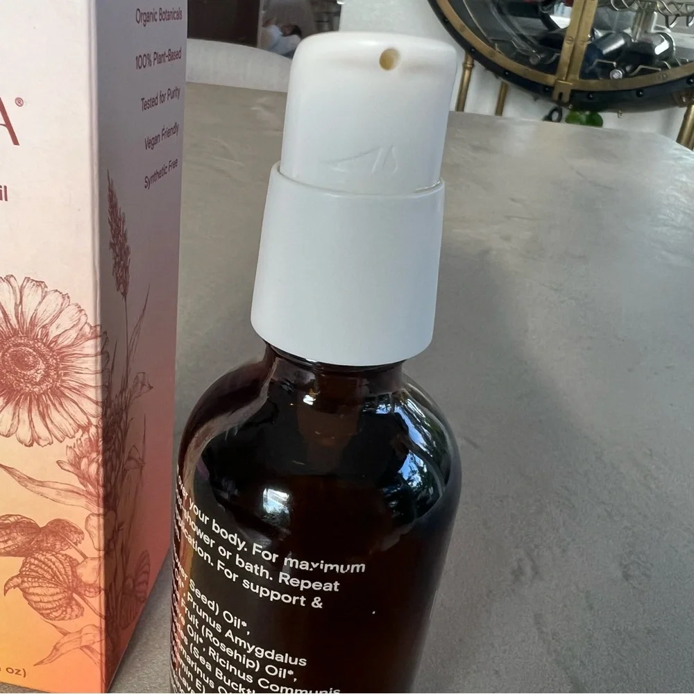 FORIA‎ Vibrance Everyday Body Oil with Organic Botanicals - Picture 3 of 4